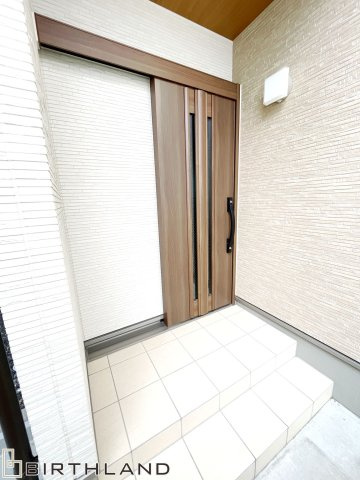 池ノ台　制震ダンパー搭載の築浅物件！の玄関|風が強い日でも問題なしの引戸玄関！