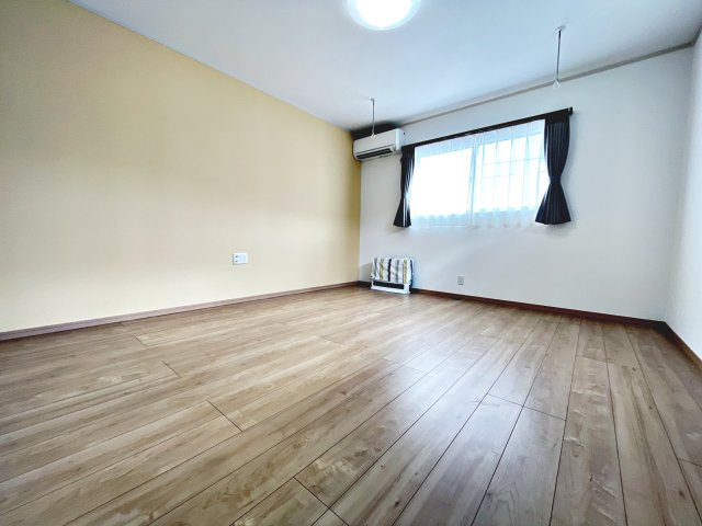 池ノ台　制震ダンパー搭載の築浅物件！の居間・リビング|2階LDK　ルームヒーター付きのLDK!２階なので日当たりも良好！