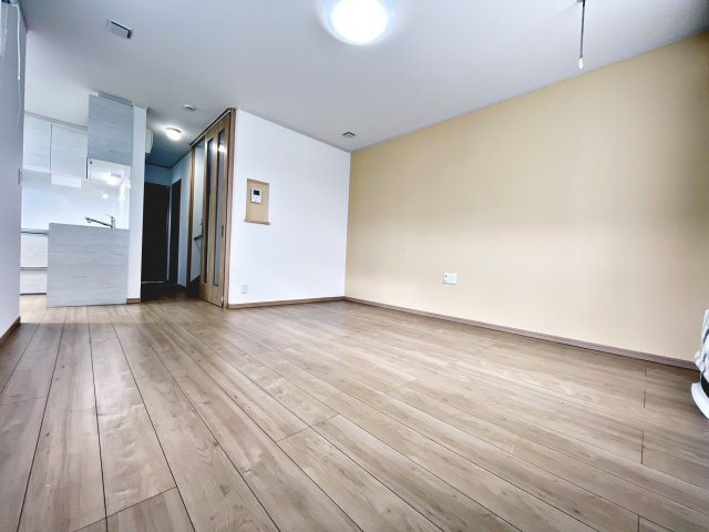 池ノ台　制震ダンパー搭載の築浅物件！の居間・リビング|2階LDK　ルームヒーター付きのLDK!２階なので日当たりも良好！