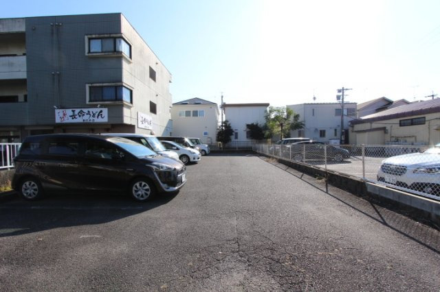 グリーンハイムエルの駐車場