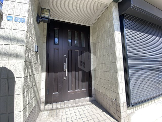 新家西町戸建てのエントランス