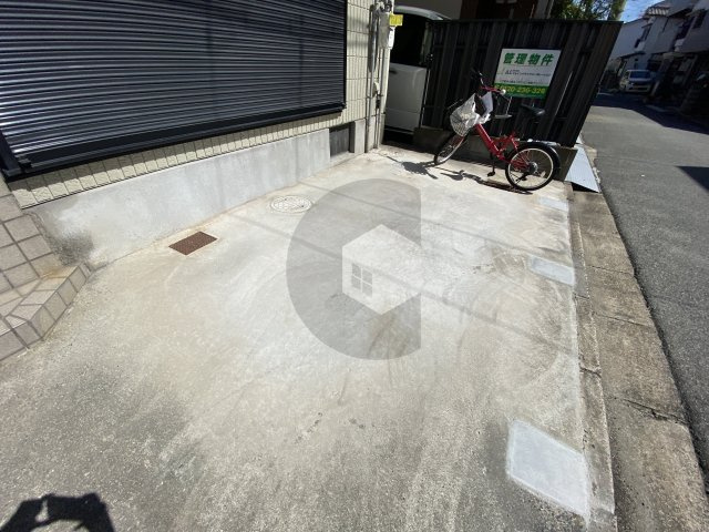 新家西町戸建ての駐車場