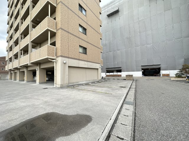 エルフィーノⅡの駐車場