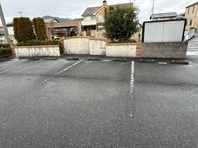 ヴァルトＣ棟の駐車場