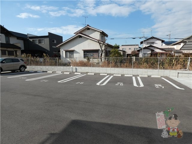 ラフィオーレの駐車場