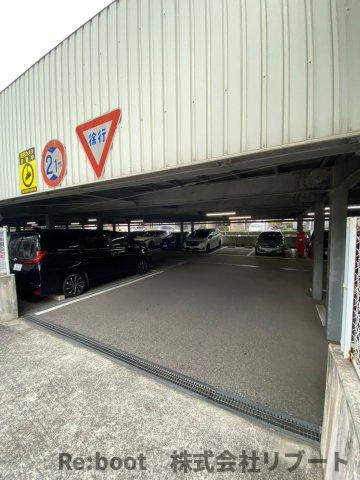 コンフォート津田沼弐番館の駐車場