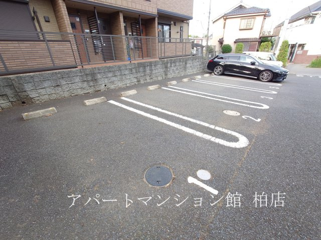 エクセレントヒルⅠ棟の駐車場