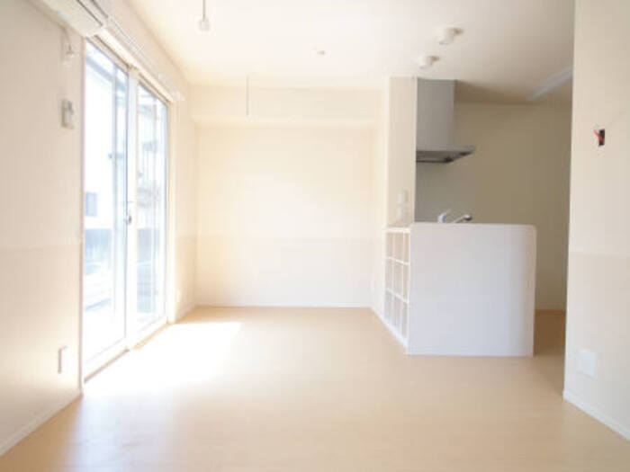 フラッツ福井東町の居間・リビング|101LDK