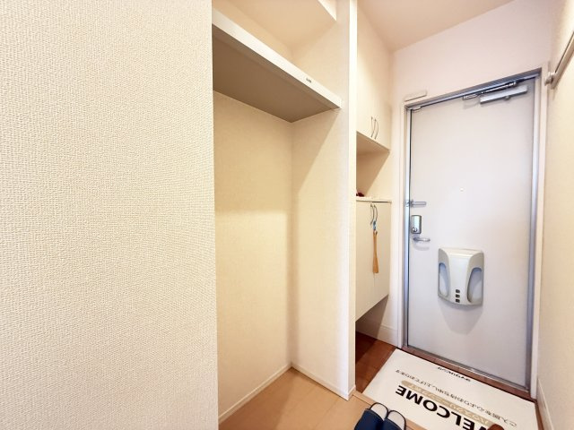 フラッツ福井東町の玄関