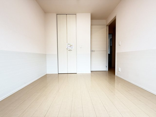 フラッツ福井東町の洋室