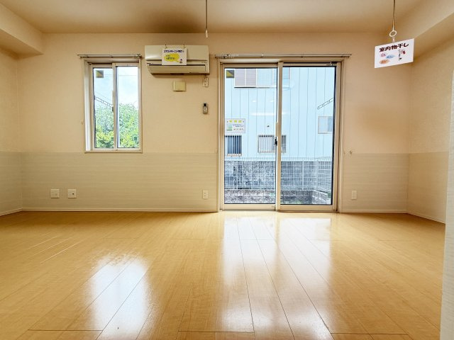 フラッツ福井東町の居間・リビング