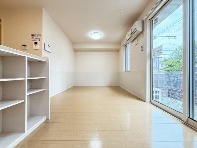 フラッツ福井東町の居間・リビング