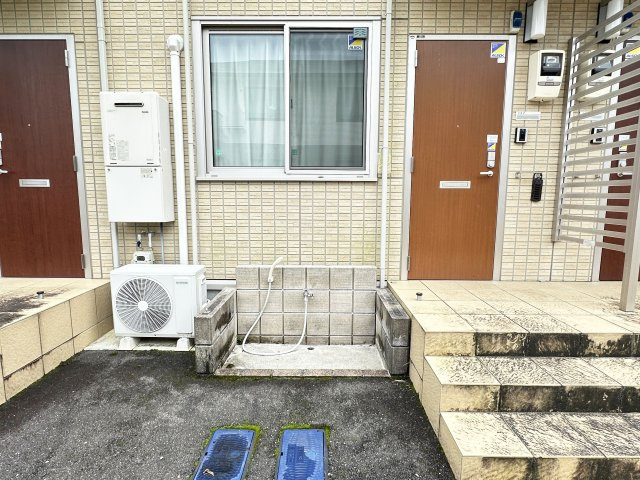 フラッツ福井東町のエントランス