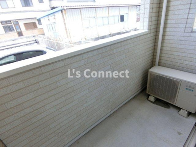 【バルコニー】 | リジエール・フォレⅠ | 晴れた日には洗濯物もたくさん干せます。