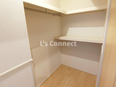 【収納】 | リジエール・フォレⅠ | ウォークスルークローゼットでお荷物もすっきり収納。