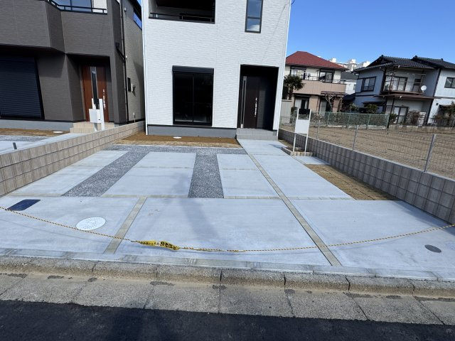 松戸市新松戸７丁目新築戸建【新松戸西小学校：6分】の駐車場|3号棟駐車スペース・並列2台駐車可