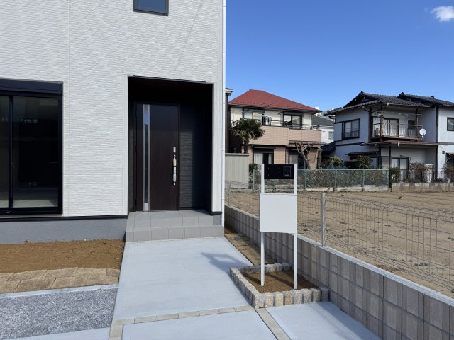 松戸市新松戸７丁目新築戸建【新松戸西小学校：6分】のエントランス|エントランス・玄関ポーチ