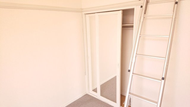 レオパレスコートヤードの居間・リビング|建具、床材等はお部屋によって異なる可能性がございます。