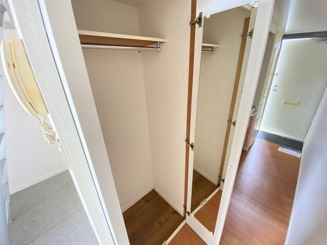 レオパレスコートヤードの内装|明るい色調の室内です