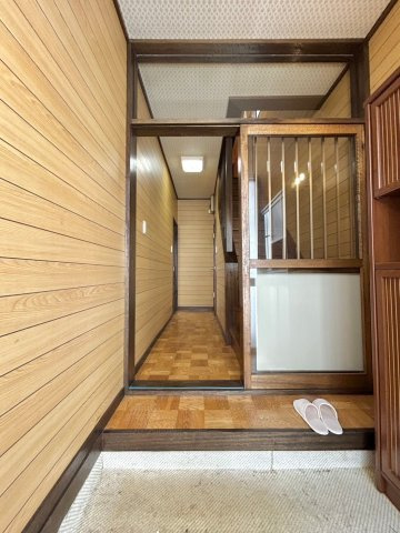 藤野3条8丁目の玄関|シューズボックス完備！