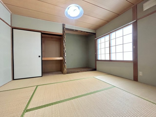 藤野3条8丁目の和室|畳の香りに癒される6.0帖の和室！