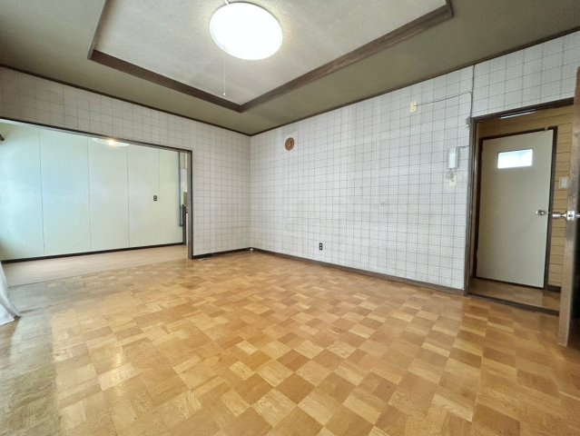 藤野3条8丁目の居間・リビング|南向きで陽当たり良好なリビング◎暖かい陽が差し込みます！