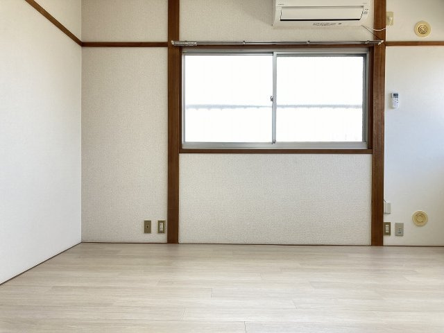 ハイツやまびこＢの居間・リビング