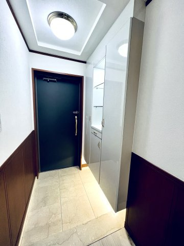 ノーブル猿江恩賜公園WESTの玄関|大きいシューボックスもあります