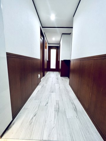 ノーブル猿江恩賜公園WESTの玄関|リビングにつながる廊下