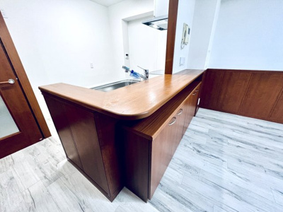 【居間・リビング】 | ノーブル猿江恩賜公園WEST | カウンターと収納ついてます