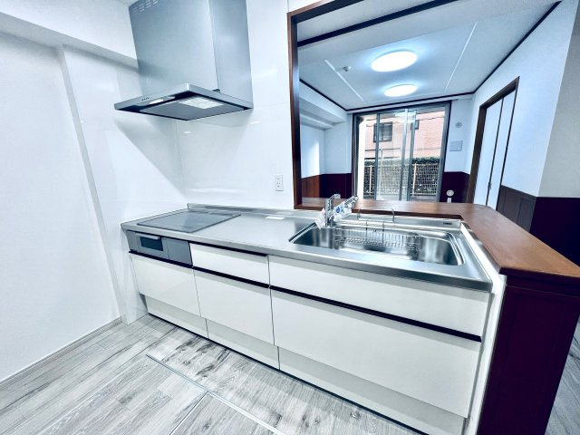 ノーブル猿江恩賜公園WESTのキッチン|収納充実システムキッチン