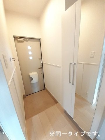 セレニテ　Ｒの玄関