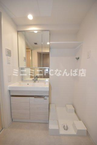 コンフォリアリヴ北浜平野町の洗面所