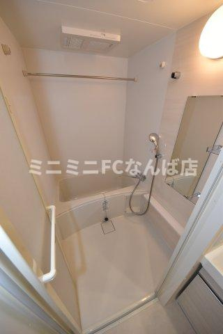 コンフォリアリヴ北浜平野町の浴室