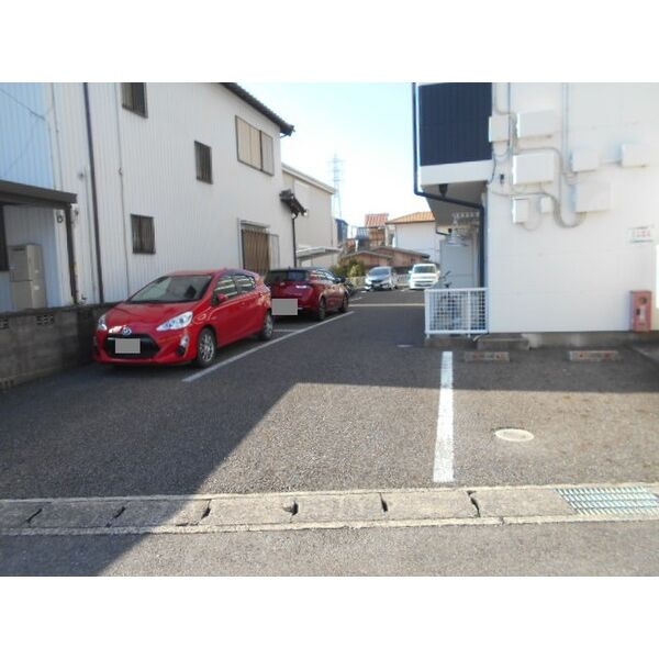 アールイーステージ刈谷の駐車場