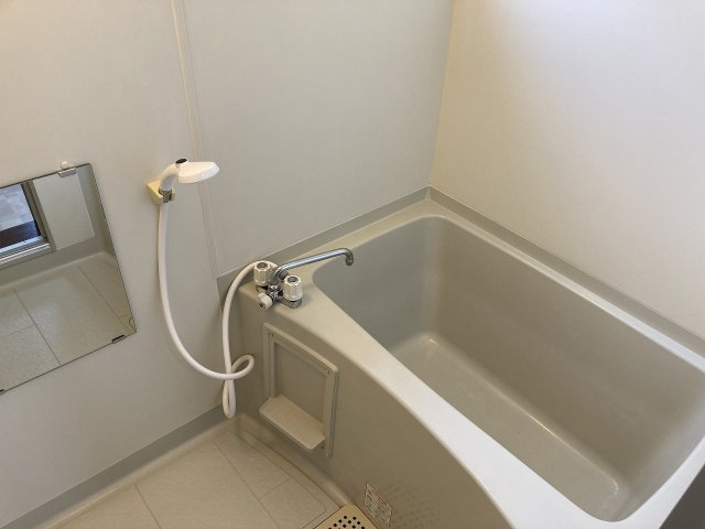 ハイツやまびこＤの浴室