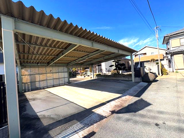 上里町七本木　中古1980の駐車場