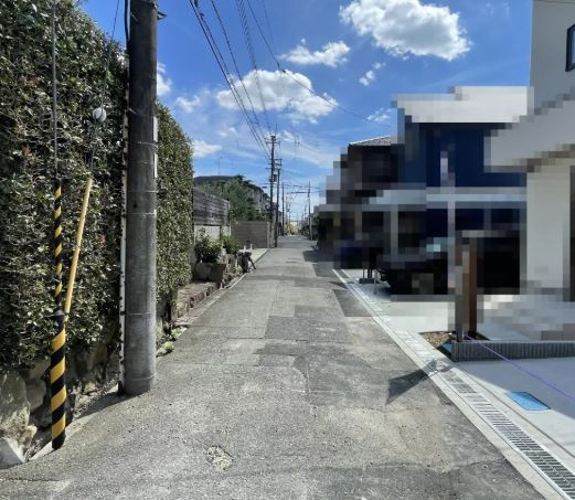 豊中市上野東2丁目　新築戸建の前面道路含む現地写真