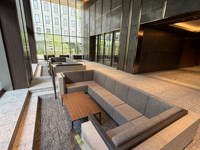 ローレルタワー堺筋本町のロビー