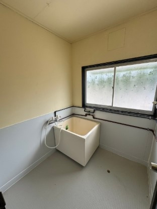 宮崎県延岡市旭ケ丘　二棟一括の浴室