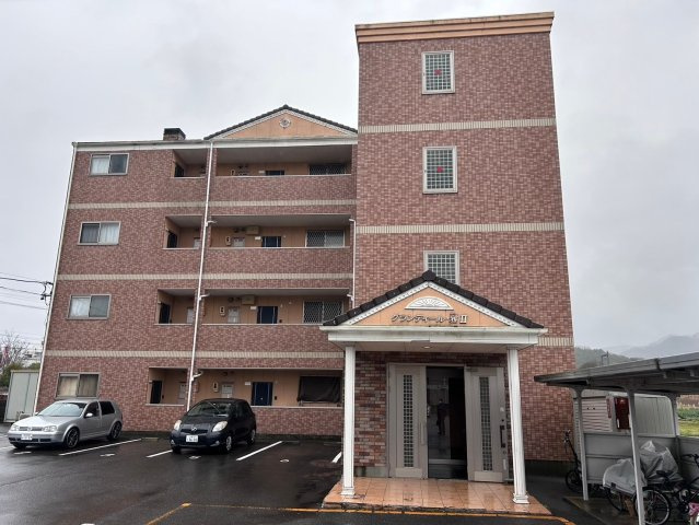 三重県名張市 ２棟一括マンションの外観
