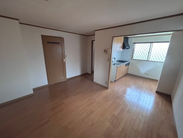 三重県名張市 ２棟一括マンションの居間・リビング