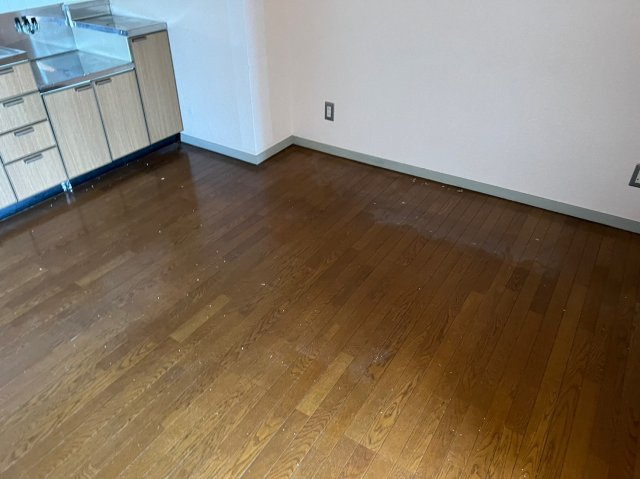 牧之原市店舗付き 屋上防水済の洋室