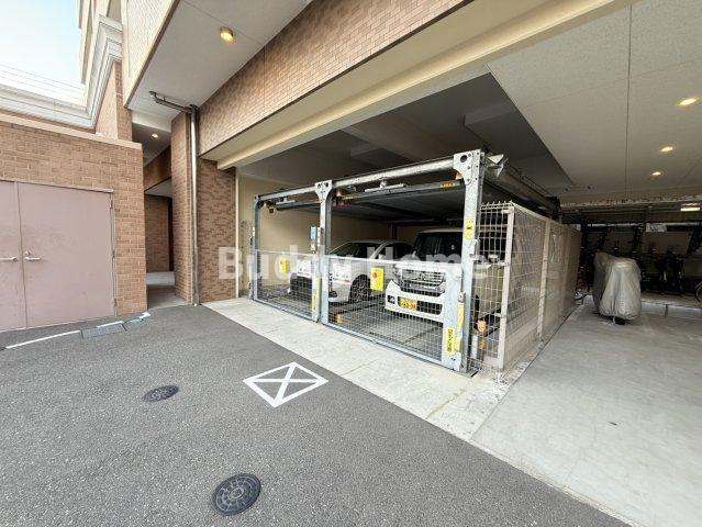 クローバー・グランデ昭和町の駐車場