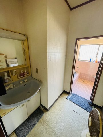 御前崎市佐倉平屋・店舗の独立洗面台