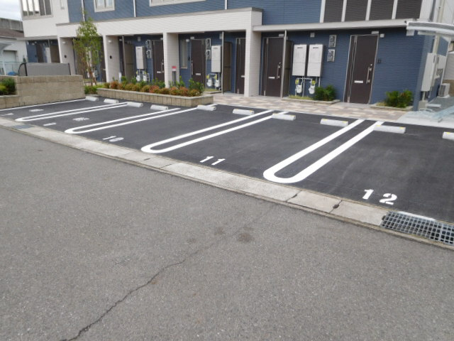 Ｓｏｌｅ　ｄｏｍａｎｉの駐車場
