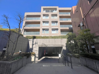 【外観】 | 2025年2月23日撮影
ご自宅から現地まで、当社スタッフがお車にて、「お迎え・お送り」をしております。ぜひお気軽にお問い合わせくださいませ♪