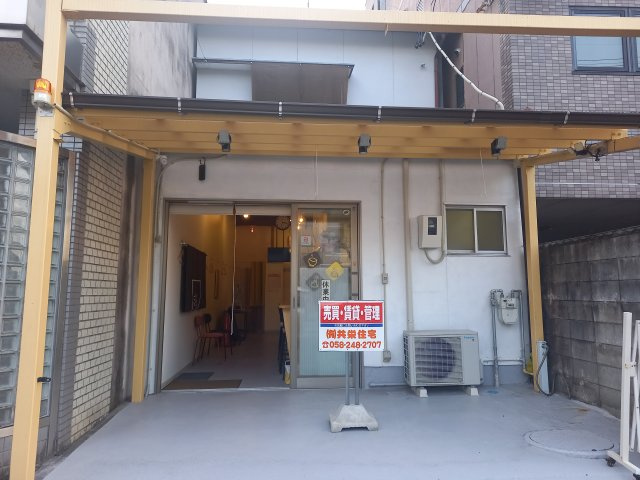 鷺山店舗の外観