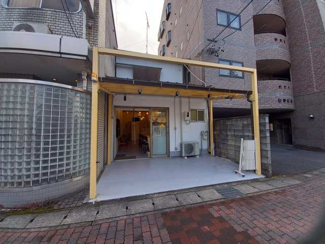鷺山店舗の外観