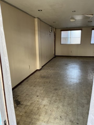 ６３２８４　岐阜市本荘西３丁目事業用の洋室